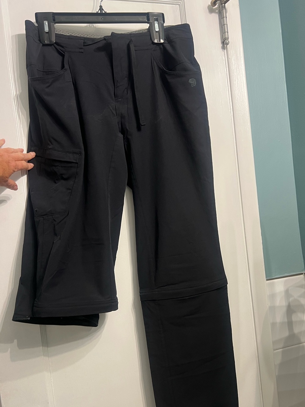 Mountain Hardwear Black Convertible Cargo Travel Pants - womens size 8